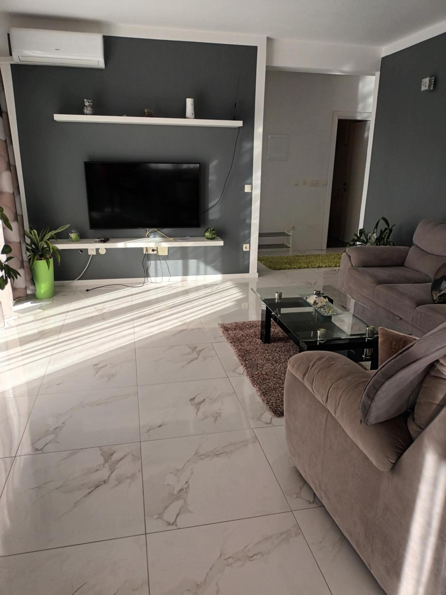 Emi2 Apartment
